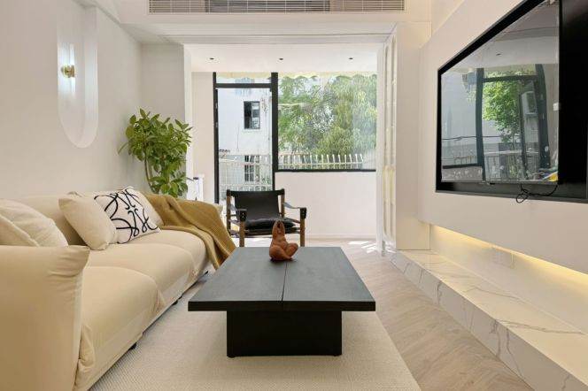 1BR Apartment near Hongqiao Rd Metro with Terrace (L3/L4/L10)