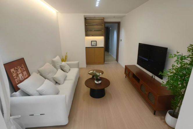 1BR Apartment near Jiangsu Rd Metro (L2/L11)