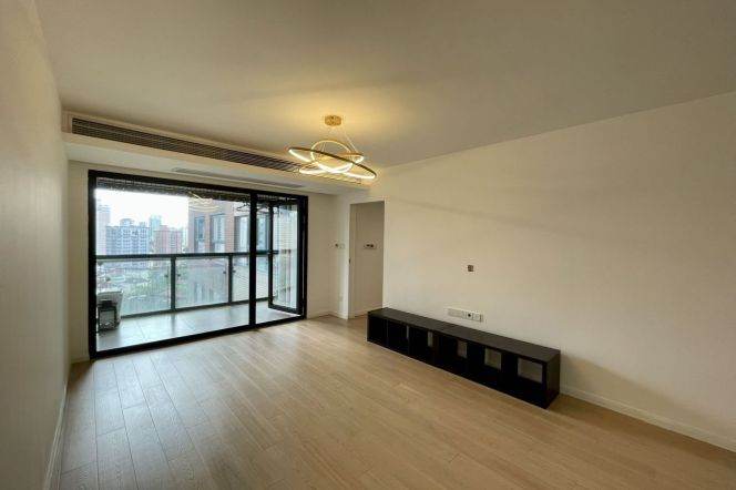 High-Floor 3BR Apartment at The Courtyards