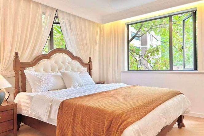Spacious 1BR Apartment in Xujiahui (L1/L9/L11)