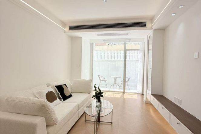 1BR Apartment near Zhongshan Park with Terrace (L2/L3/L4)