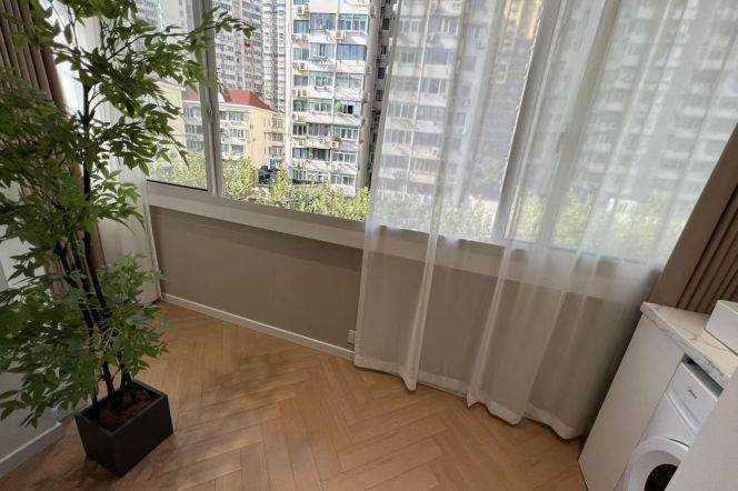 1BR Apartment in Jing'an (L2/L7/L14)