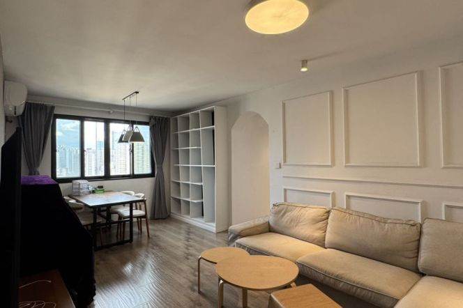 High-Floor 2BR Apartment near Jiangsu Rd Metro (L2/L11)