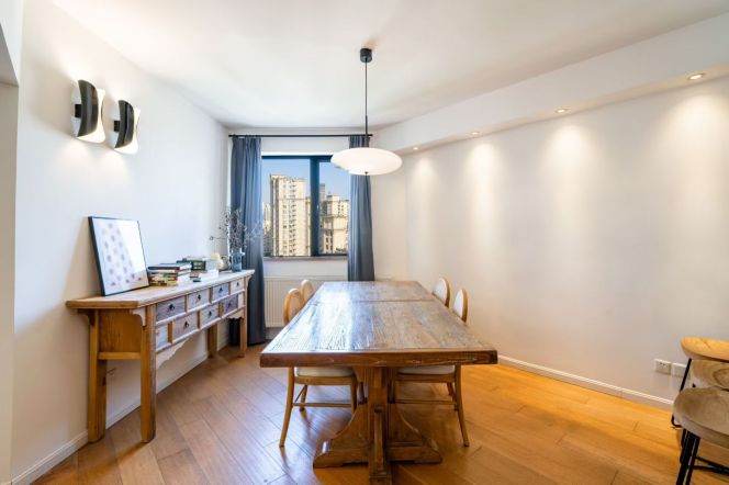 High-Floor 3BR Apartment in Jing'an (L7)
