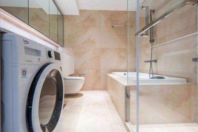 High-Floor Spacious 1BR Apartment near Shangcheng Rd Metro