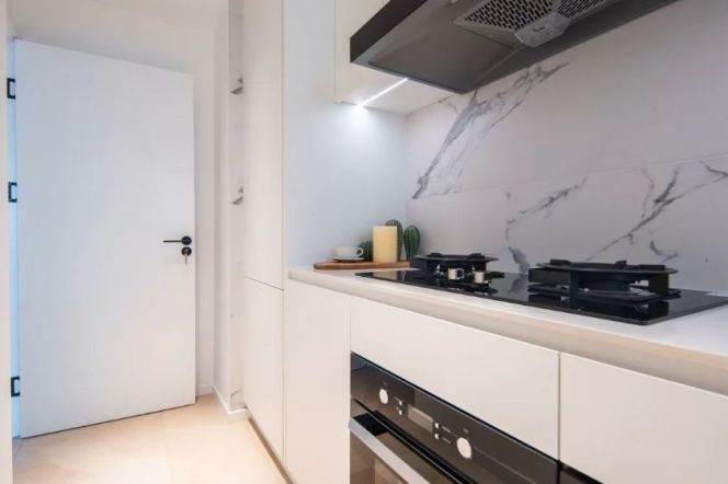 High-Floor Spacious 1BR Apartment near Shangcheng Rd Metro