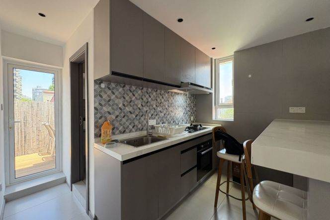 Historic 2BR Apartment near Jiangsu Rd Metro with Terrace (L2/L11)