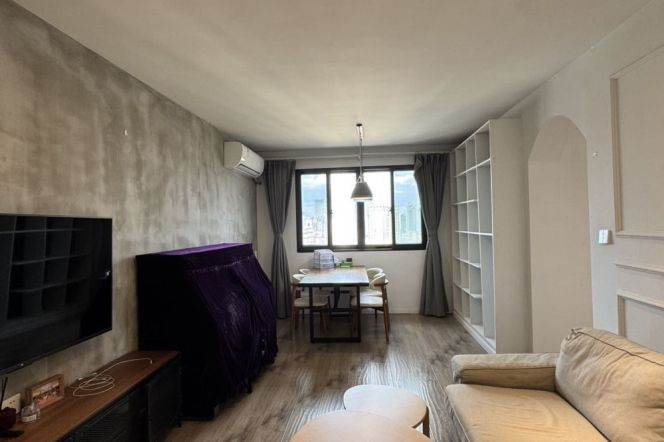 High-Floor 2BR Apartment near Jiangsu Rd Metro (L2/L11)