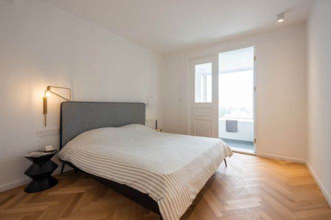 Spacious 3BR Apartment near Jiaotong University Metro with Floor-to-Ceiling Windows (L10/L11)