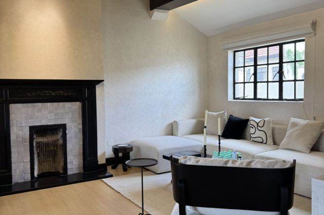 Spacious 1BR Lane House near South Shaanxi Rd Metro with Terrace (L9)