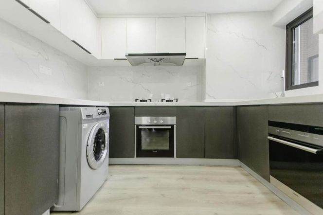 3BR Apartment near Jiangsu Rd Metro