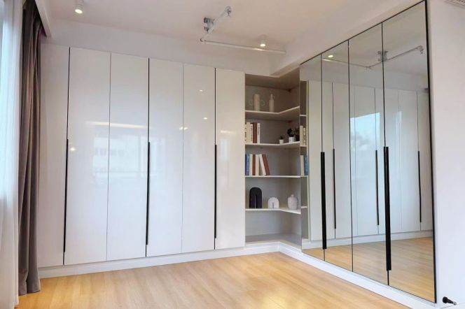Spacious 1BR Apartment in Jing'an