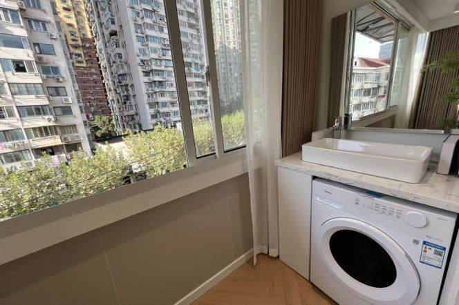 1BR Apartment in Jing'an (L2/L7/L14)