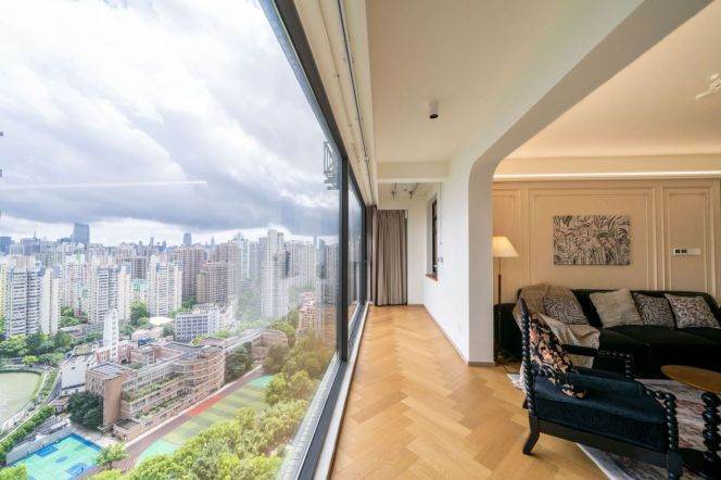 High-Floor 4BR Apartment near Changshou Rd Metro with Floor-to-Ceiling Windows (L3/L4/L7)