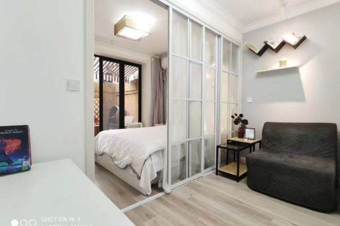 1BR Apartment near Zhongshan Park with Terrace (L11/L13)