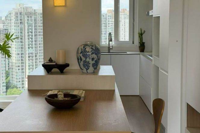 High-Floor 3BR Apartment in Jing'an (L7)