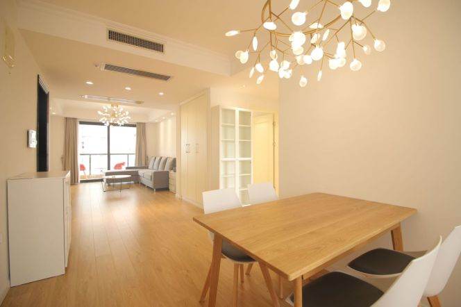 3BR Apartment near West Nanjing Rd Metro
