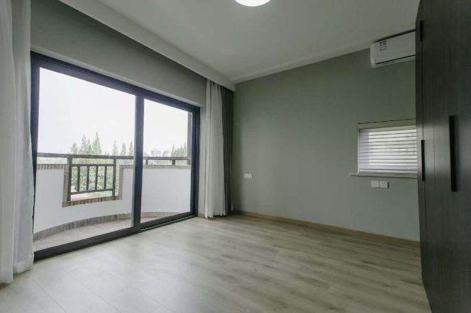 3BR Apartment near Jiangsu Rd Metro