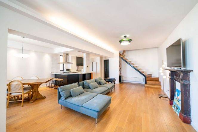 High-Floor 3BR Apartment in Jing'an (L7)