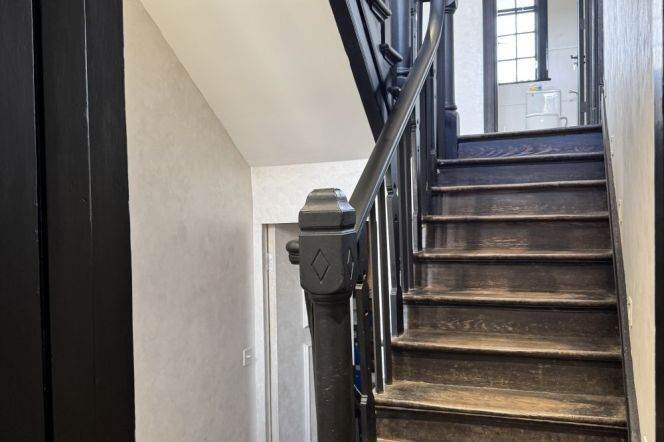 Spacious 1BR Lane House near South Shaanxi Rd Metro with Terrace (L9)