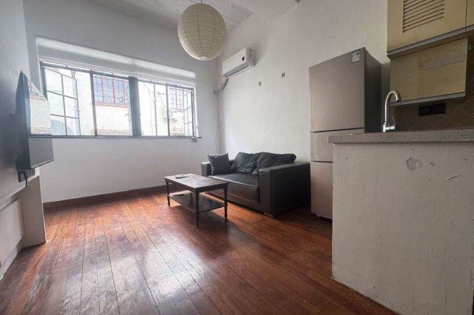 High-Ceiling 2BR Lane House in Old Xuhui with Terrace (L9/L12)
