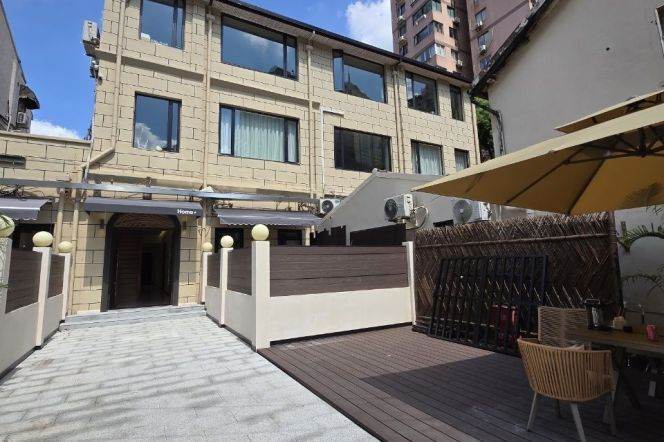 Spacious 1BR Heritage Apartment near Nanjing Xi Lu (L2/L12/L13)