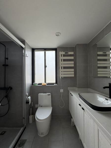 Housing image — Bathroom