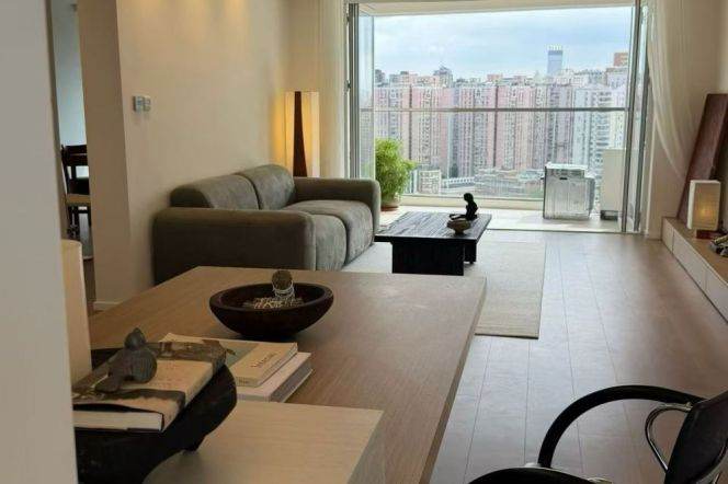 High-Floor 3BR Apartment in Jing'an (L7)