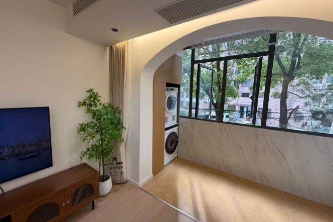 1BR Apartment near Jiangsu Rd Metro (L2/L11)