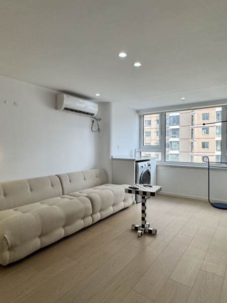 Housing image — Living Room
