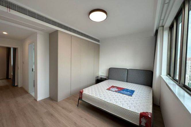 High-Floor 3BR Apartment near Zhongshan Park (L2/L11)