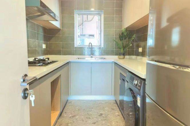 High-Floor Spacious 2BR Apartment near Shangcheng Rd Metro