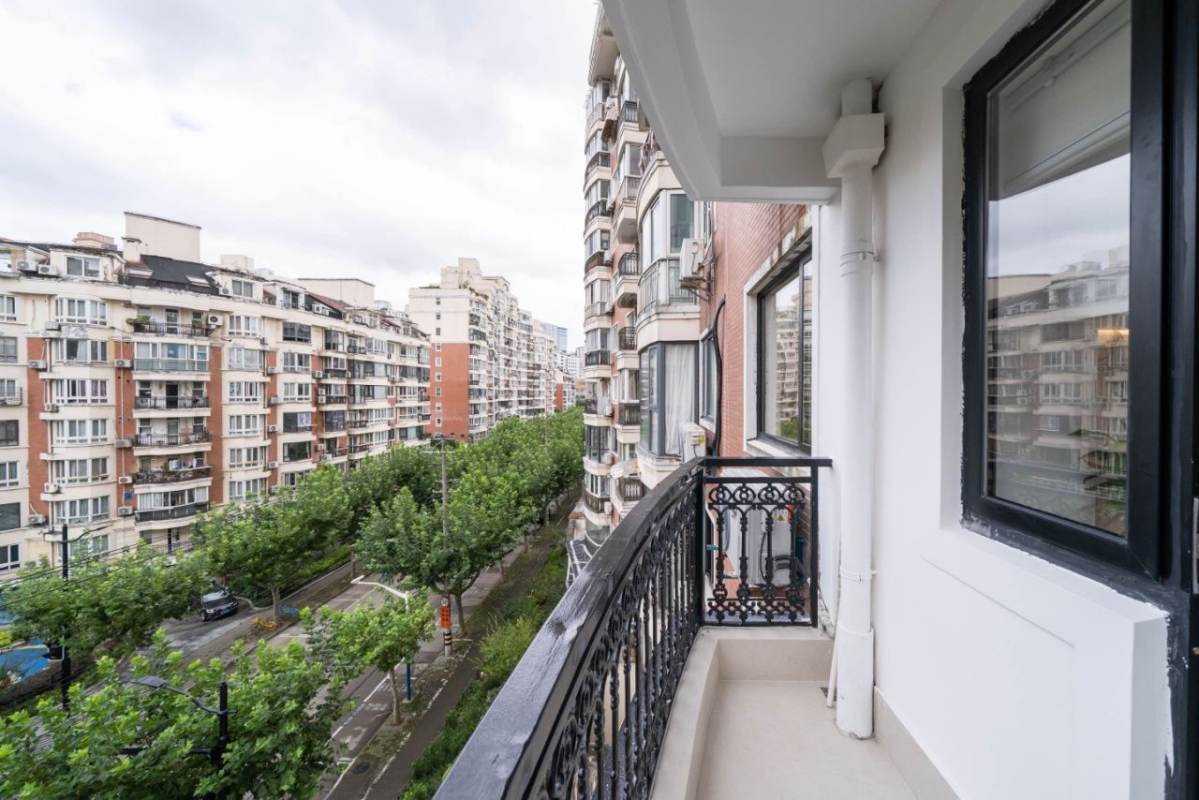 Housing image — Balcony