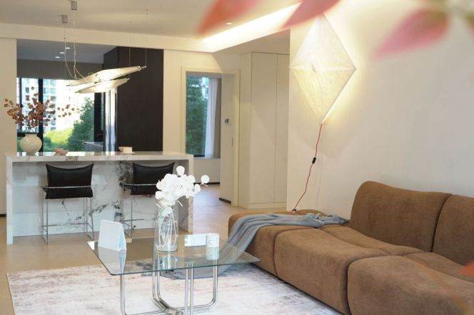 3BR Apartment at Brilliant City with Floor-to-Ceiling Windows (L3/L4)