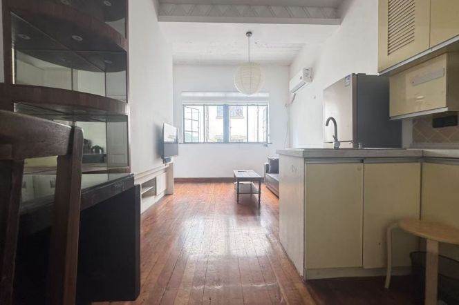 High-Ceiling 2BR Lane House in Old Xuhui with Terrace (L9/L12)