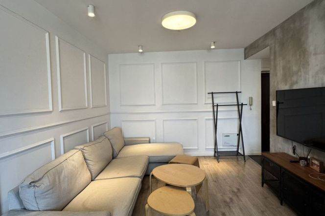 High-Floor 2BR Apartment near Jiangsu Rd Metro (L2/L11)