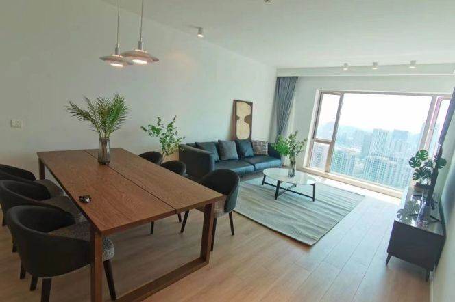 High-Floor Spacious 2BR Apartment near Shangcheng Rd Metro