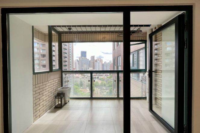 High-Floor 3BR Apartment at The Courtyards
