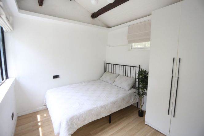 High-Ceiling 1BR Lane House near Shanghai Jiao Tong University with Green View (L10/L11)