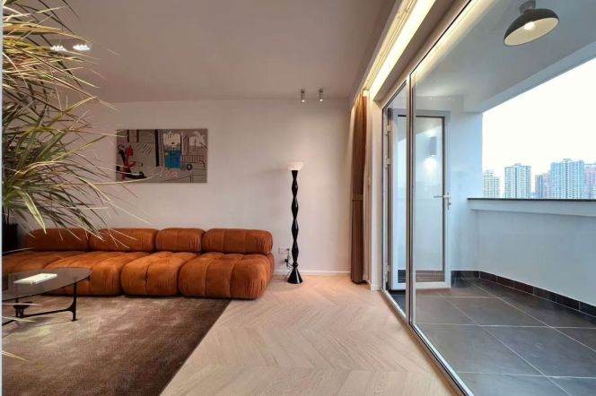 Spacious 2BR Apartment near Jiangsu Rd Metro (L2/L11)