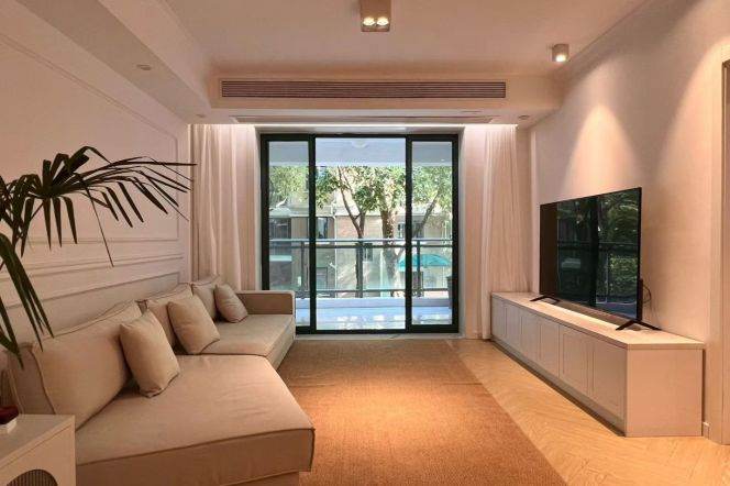 Spacious 2BR Apartment near West Yan'An Rd Metro
