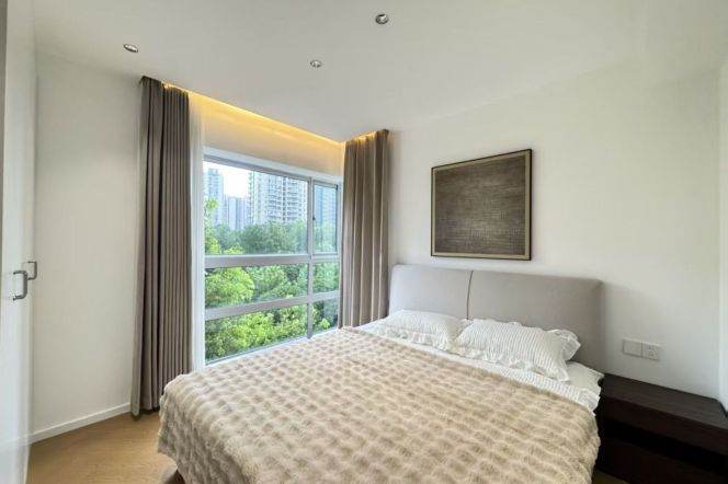 2BR Apartment near Shangcheng Rd Metro with Floor-to-Ceiling Windows (L2/L9)