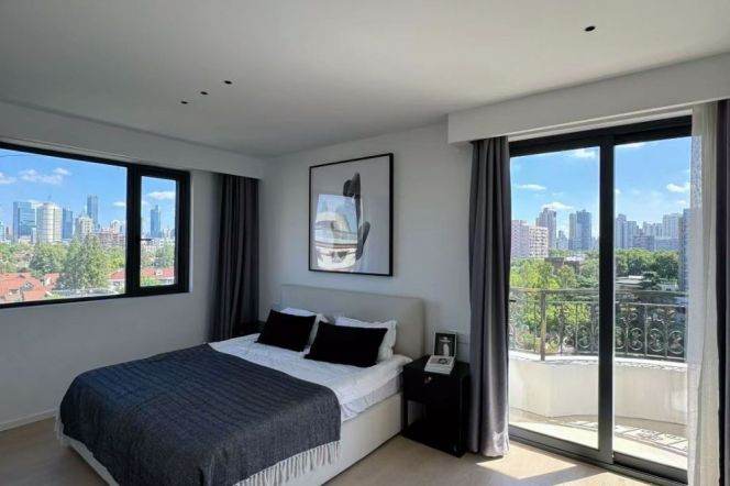 Spacious 2BR Apartment in Old Xuhui (L1/L7/L9)