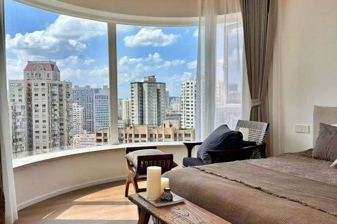 High-Floor 3BR Apartment in Jing'an with Outstanding View (L7)