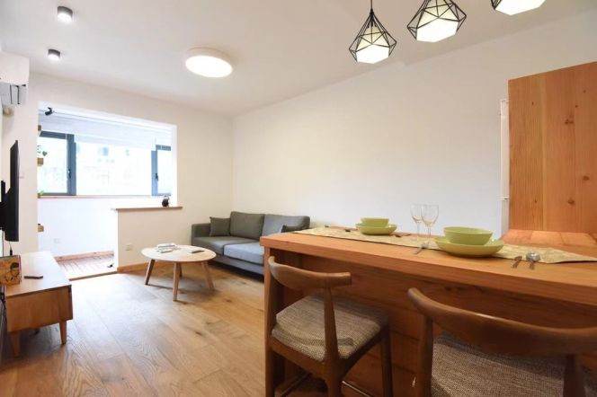 2BR Apartment near People's Square