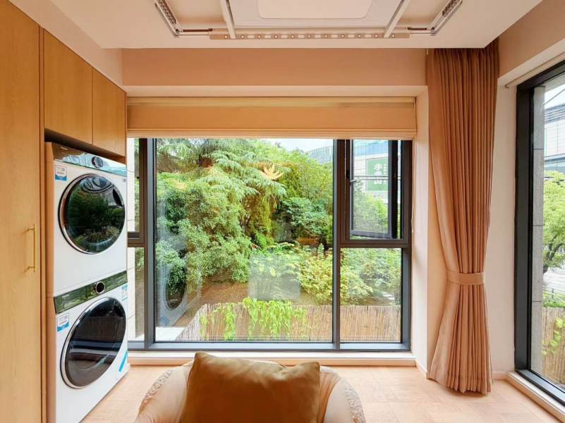 Housing image — Balcony
