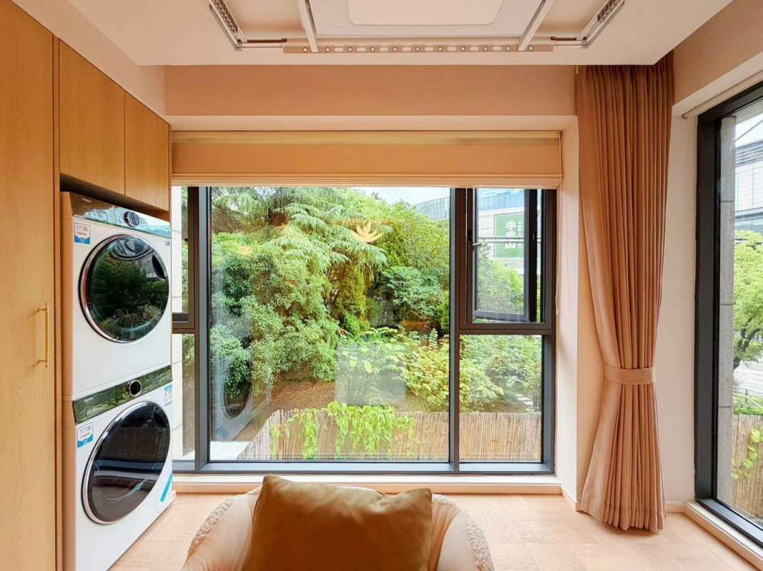 Housing image — Balcony
