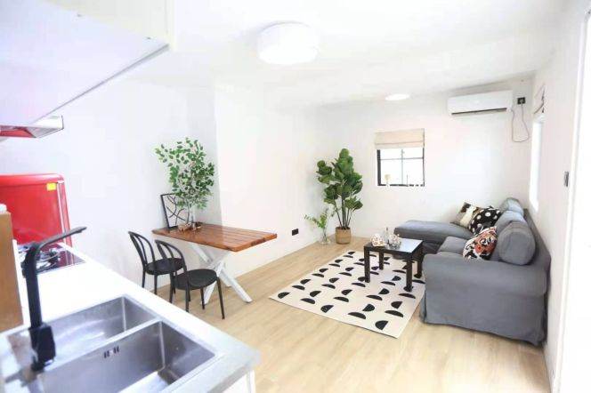 High-Ceiling 1BR Lane House near Shanghai Jiao Tong University with Green View (L10/L11)