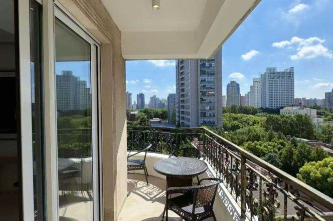 Spacious 2BR Apartment in Old Xuhui (L1/L7/L9)