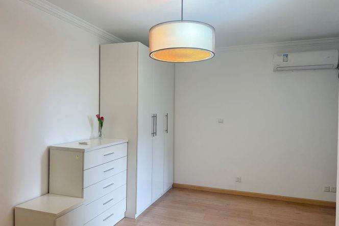 Spacious 2BR Apartment in Jing'an